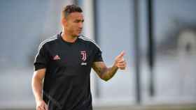 Danilo durante un entrenamiento de la Juventus