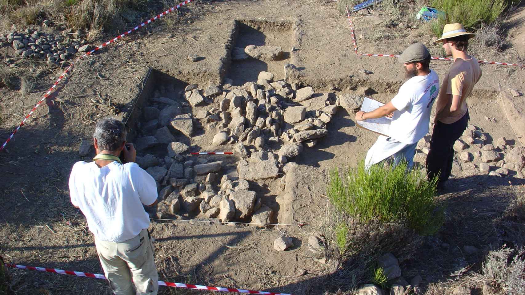 Una de las sepulturas excavadas en la necrópolis.