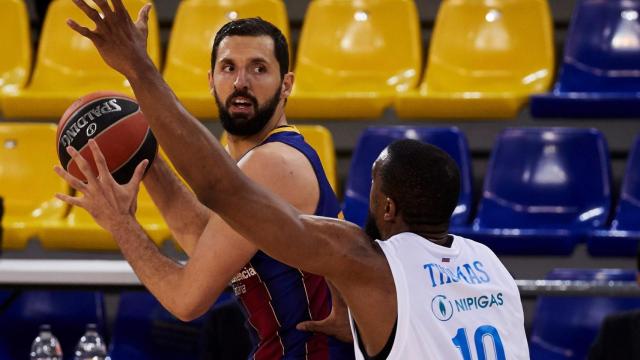 Mirotic (Barça) atacando ante el Zenit