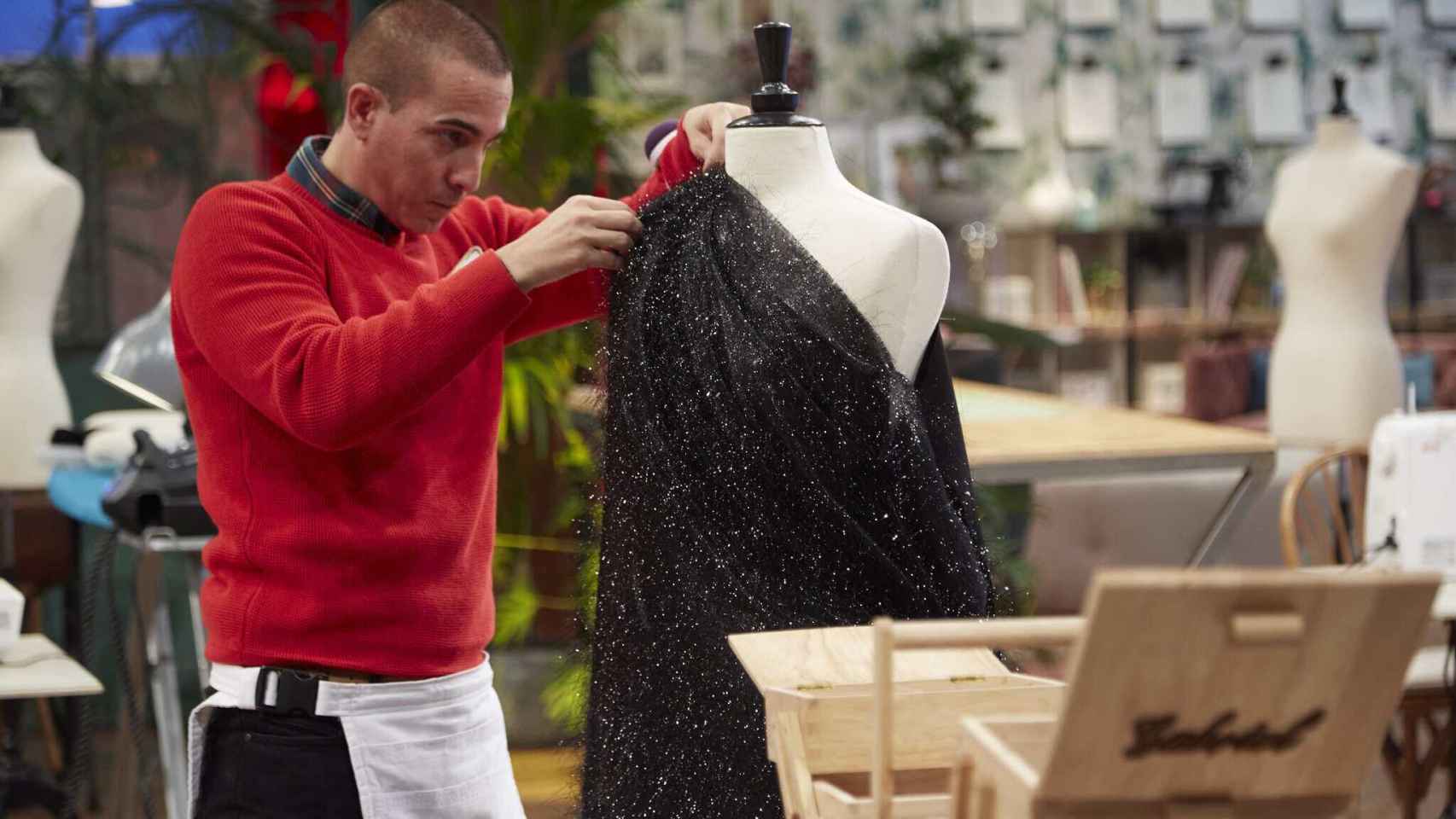 El finalista de ‘Maestros de la Costura’, Gabriel Cortés, lanza su primera colección de camisas