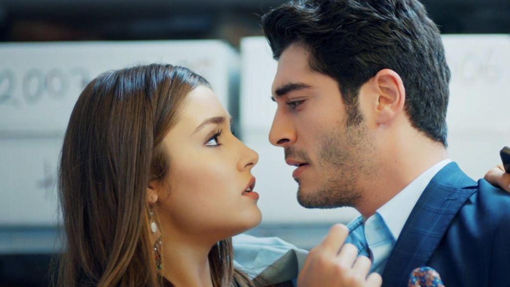 Hande Erçel, 'infiel' a Keren Bürsin: el lunes regresa a Divinity con otro romance en 'Hayat: amor sin palabras'