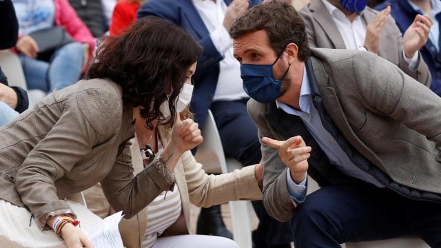 Pablo Casado junto a Isabel Díaz Ayuso en un acto de campaña.