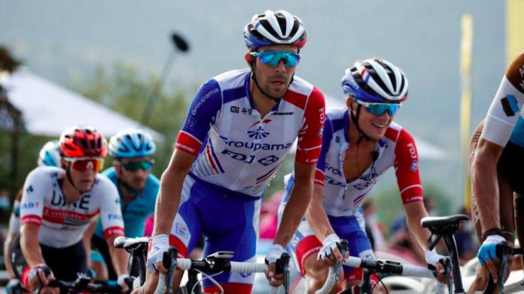 Thibaut PInot junto a un compañero del FDJ