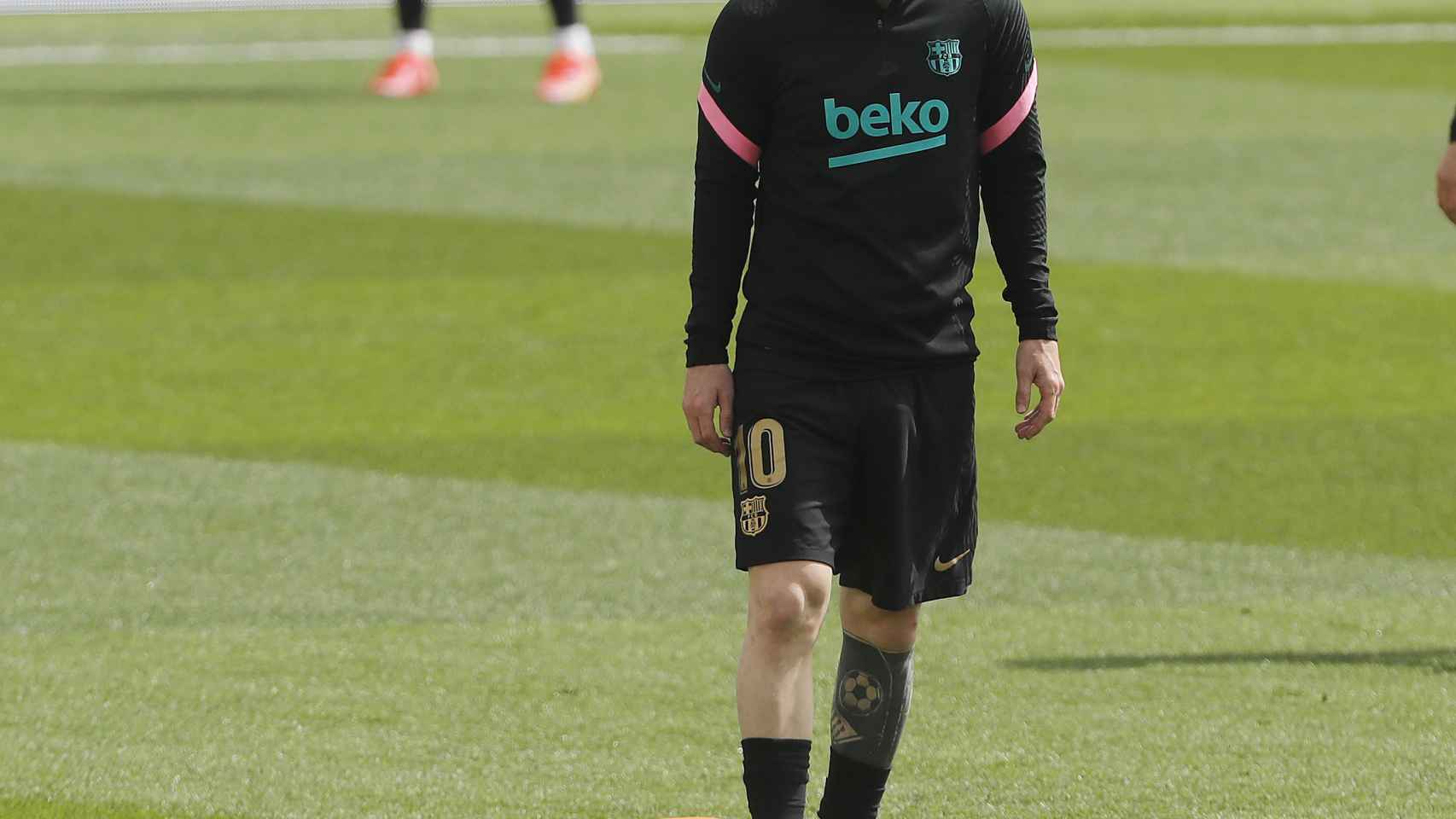 Leo Messi, pensativo en el calentamiento
