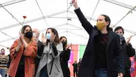 Iglesias junto a Belarra y Noelia Vera, en un acto de campaña.