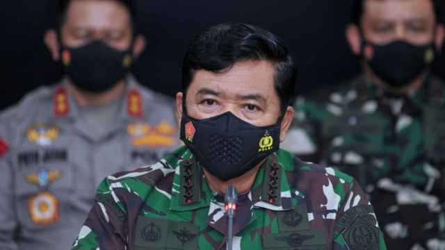 El jefe de las Fuerzas Armadas de Indonesia, Hadi Tjahjanto, durante una rueda de prensa.