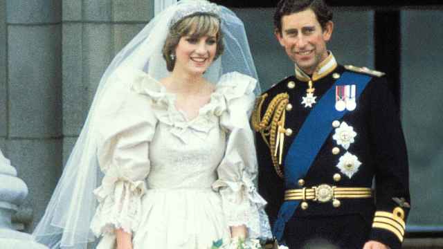La princesa Diana de Gales y el príncipe Carlos de Inglaterra el día de su boda.