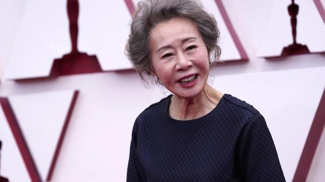 Yuh-Jung Youn es la ganadora del Oscar a la mejor actriz secundaria.