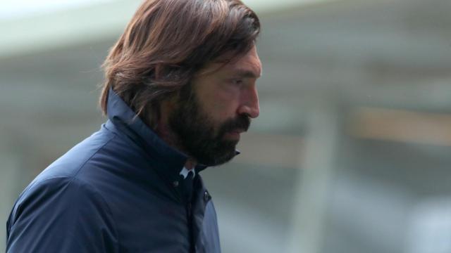 Pirlo con gesto serio durante un partido de la Juventus