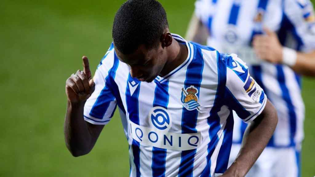 Alexander Isak celebra su gol con la Real Sociedad ante el Eibar