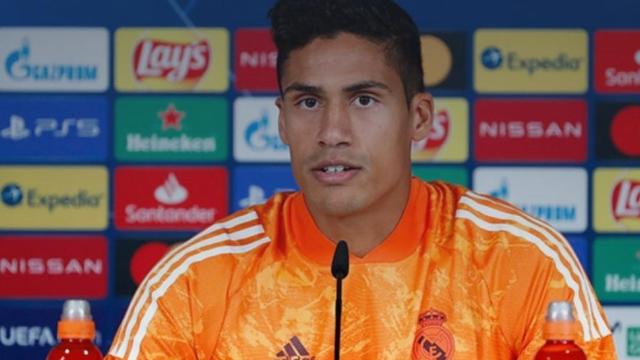 Raphael Varane, durante el partido entre el Valencia y el Real Madrid