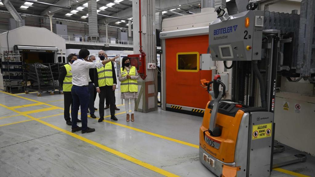 Visita del consejero Francisco Conde a la futura fábrica 4.0 de Mos (Pontevedra).