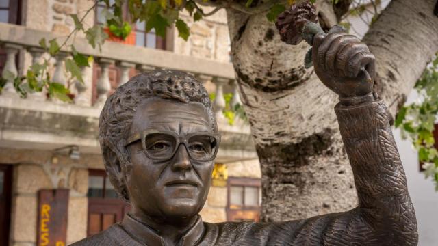 Estatua de José Afonso en Belmonte, Portugal.