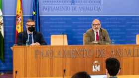 Alejandro Hernández y Manuel Gavira (Vox) en rueda de prensa.