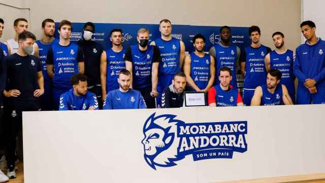 Los jugadores y el cuerpo técnico de MoraBanc Andorra en su rueda de prensa cargando contra la Liga Endesa