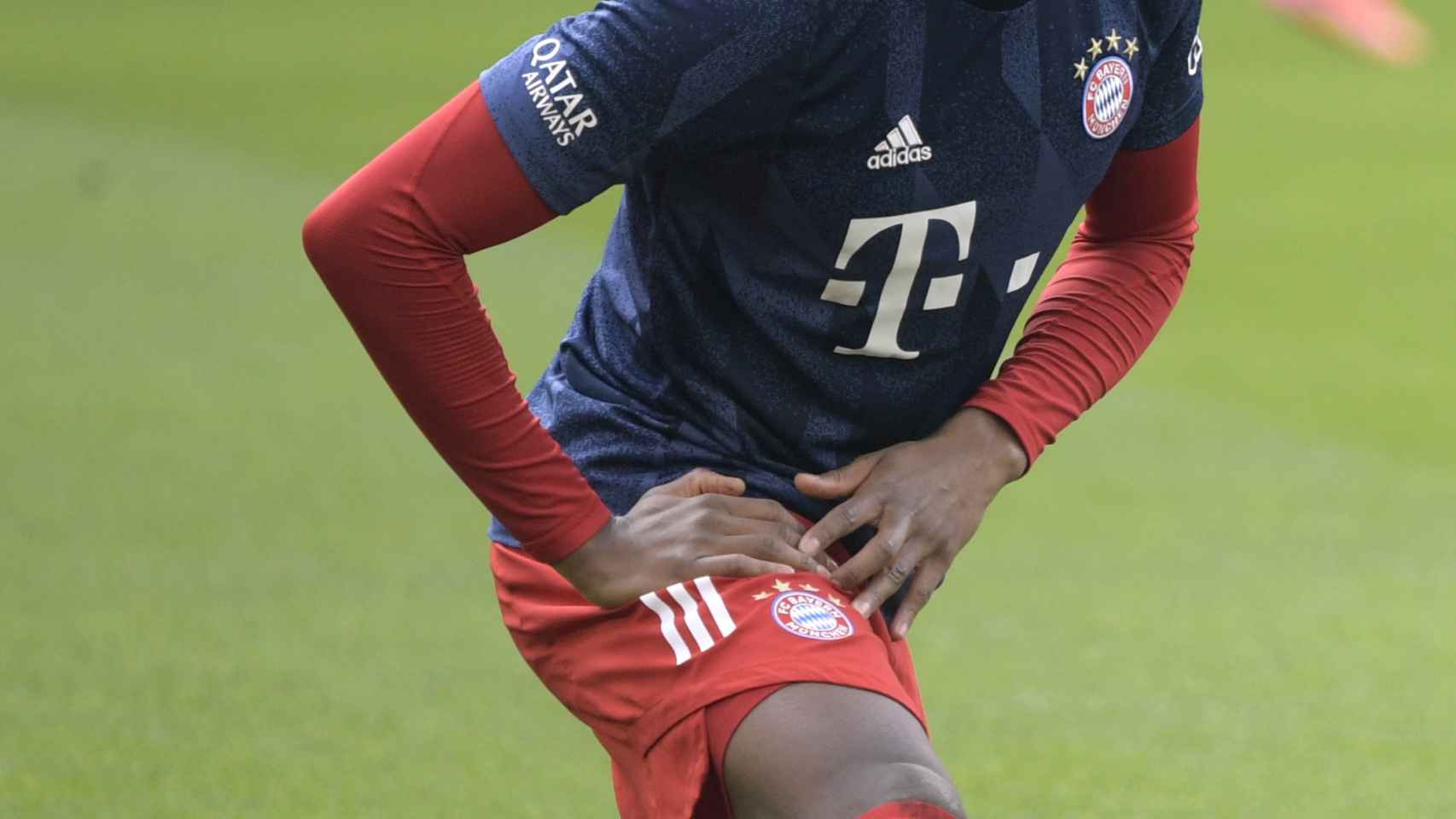 David Alaba, calentando con el Bayern Múnich