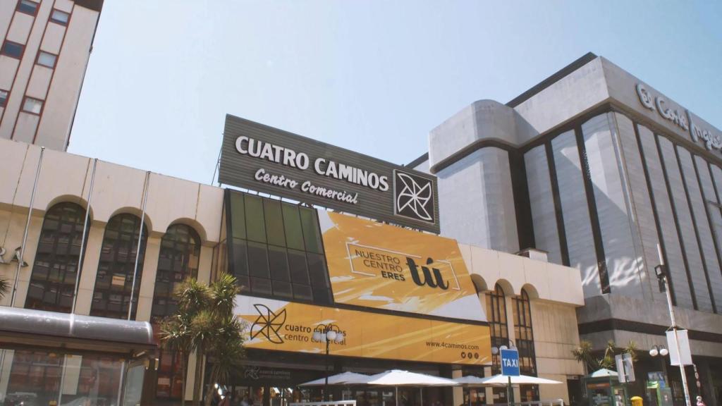 Fachada del Centro Comercial Cuatro Caminos