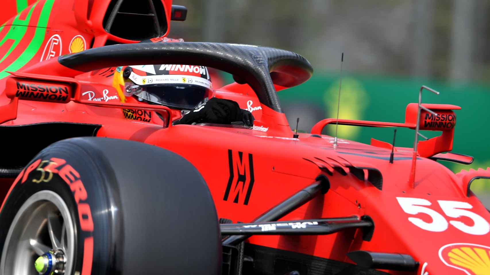 Carlos Sainz Jr. dentro de su Ferrari
