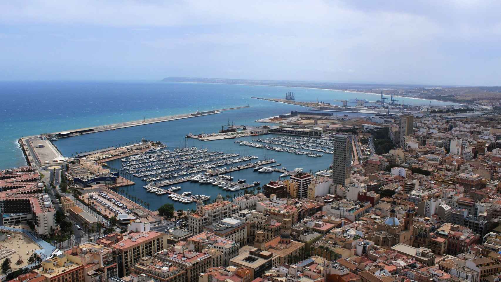 Panorámica del Puerto de Alicante.