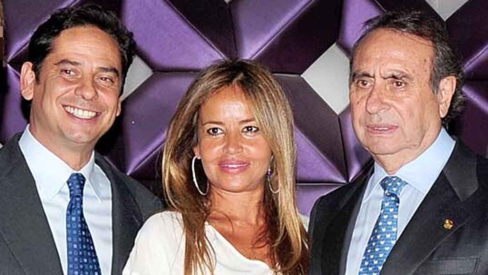 Pedro Trapote Mateo junto a su padre, Pedro Trapote, y la mujer de este, Begoña, en una imagen de archivo fechada en noviembre de 2011.