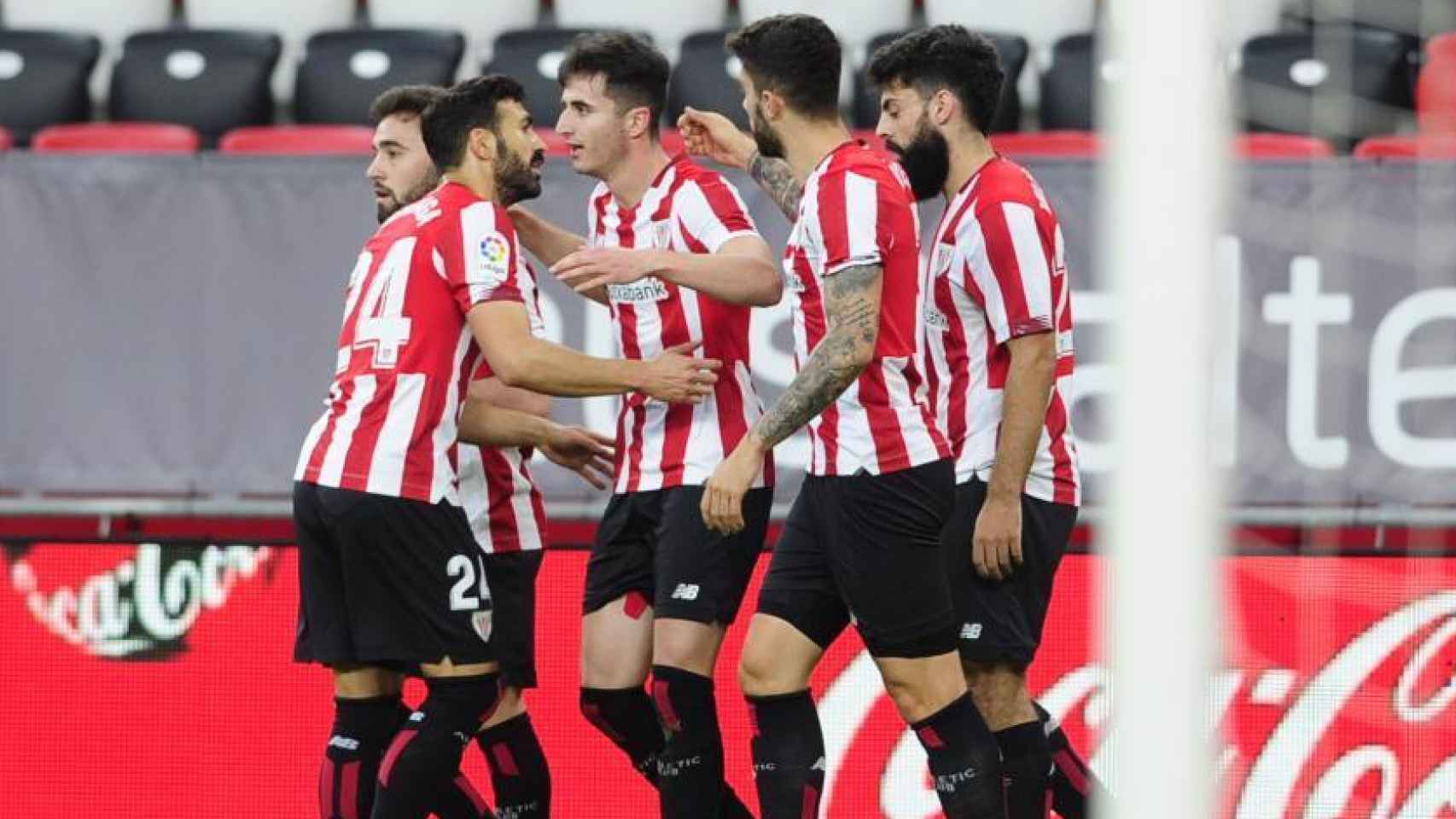Los jugadores del Athletic celebran el gol de Morcillo ante el Valladolid