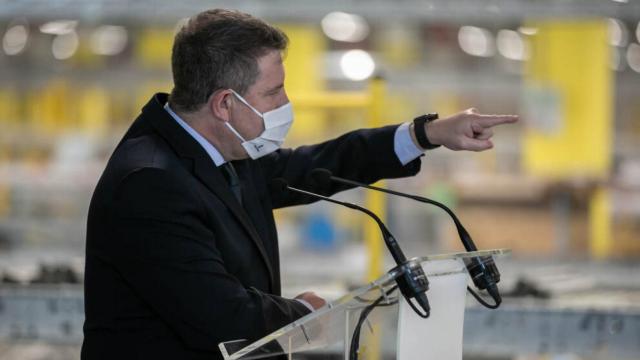 Emiliano García-Page, este miércoles en las instalaciones de Amazon en Illescas (Toledo)