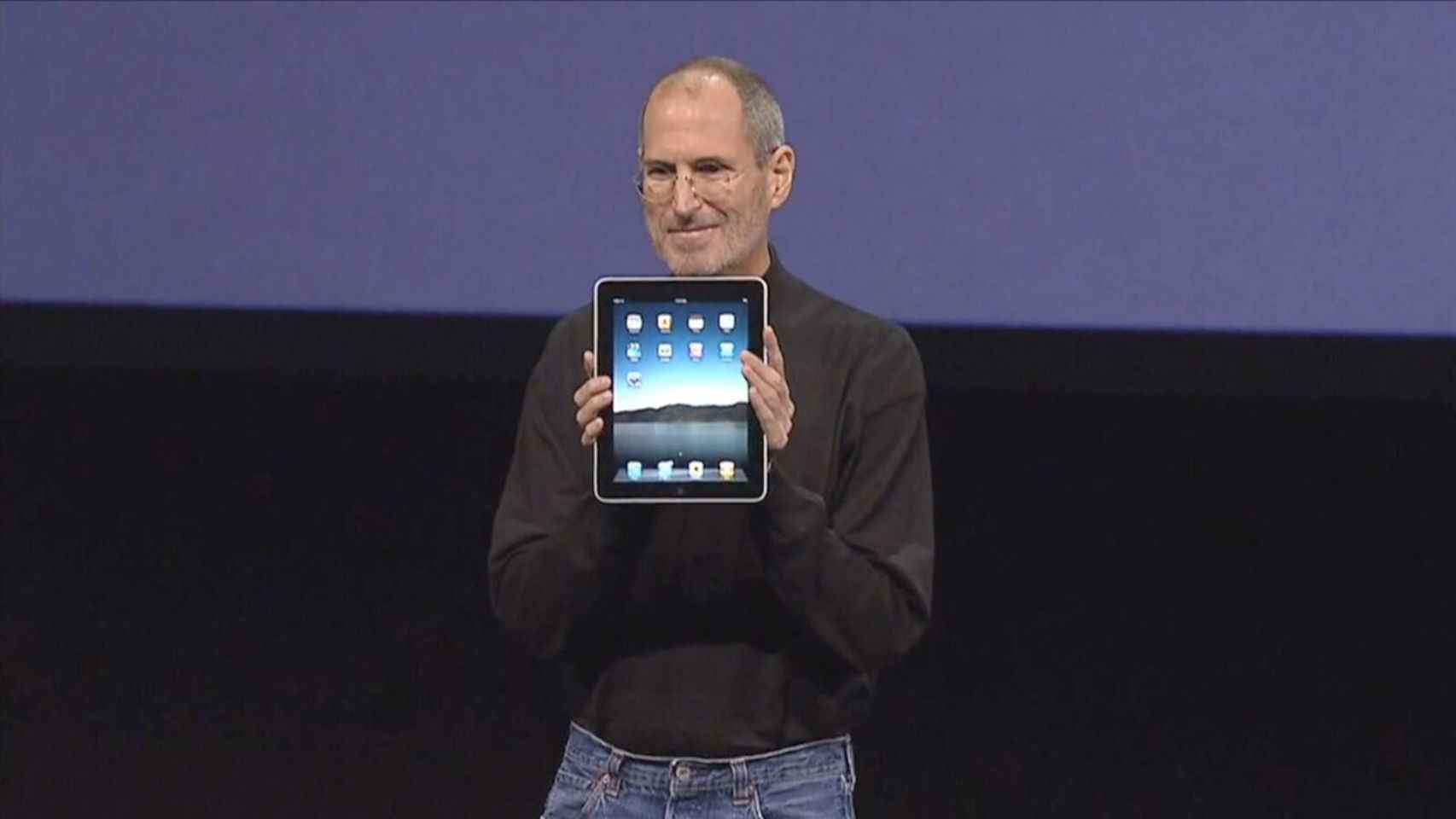 Steve Jobs presenta el primer iPad