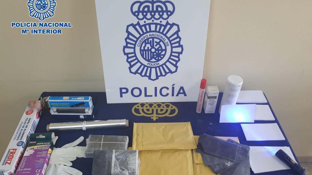 Detenidos en A Coruña por pagar en un hotel con una tarjeta de una persona de Valencia