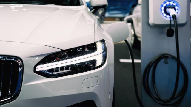 La UE activa los recargos arancelarios de hasta el 37,6% contra los coches eléctricos chinos