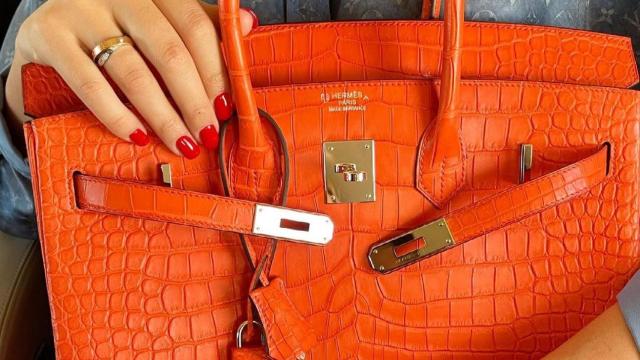 Georgina Rodríguez luciendo un bolso Birkin de Hermès en su último vuelo en jet privado.