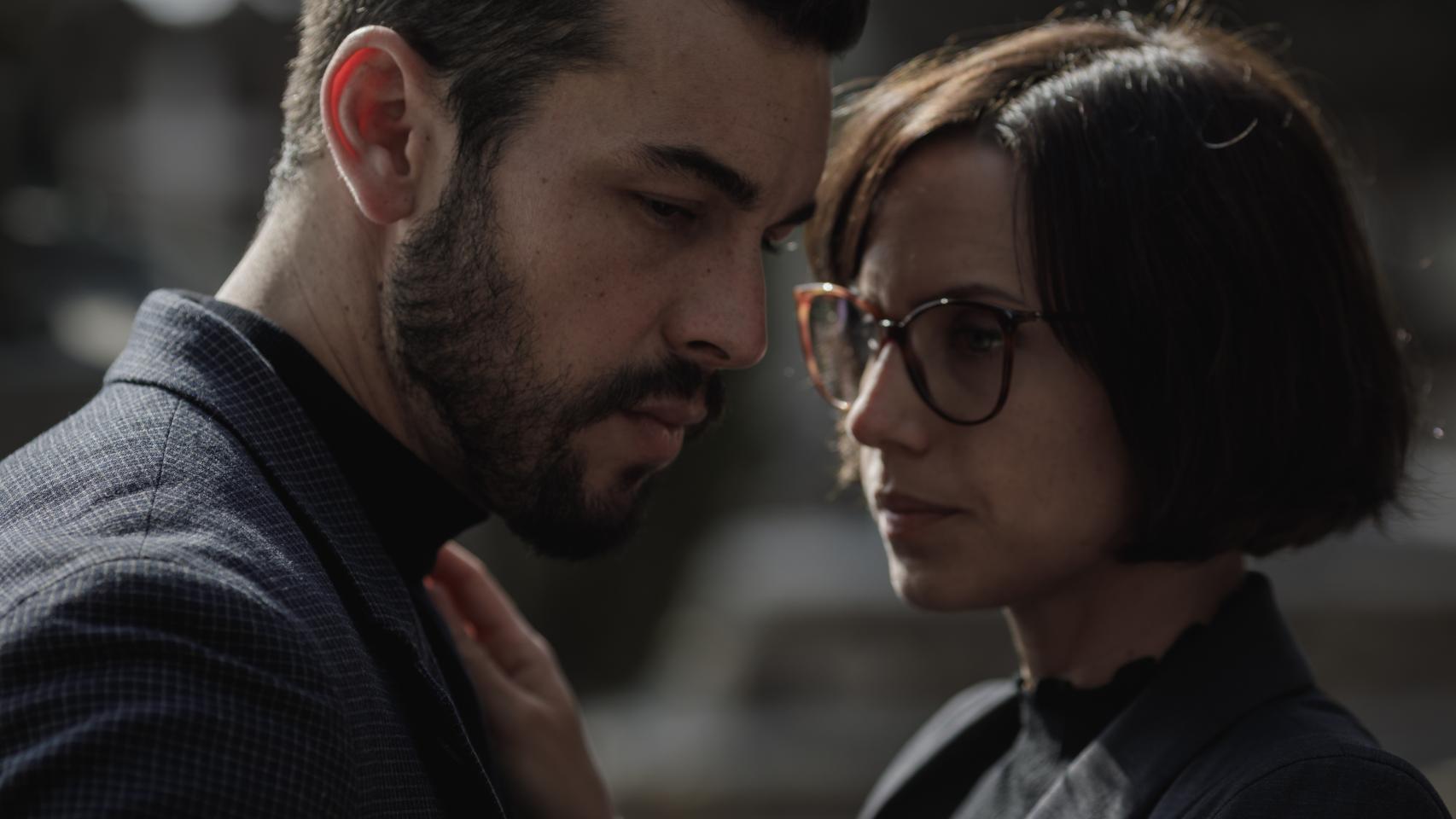 Mario Casas y Aura gArrido en 'El Inocente'.