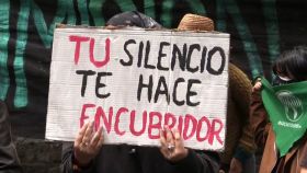Cartel de una manifestante durante las movilizaciones a favor del aborto en Ecuador.