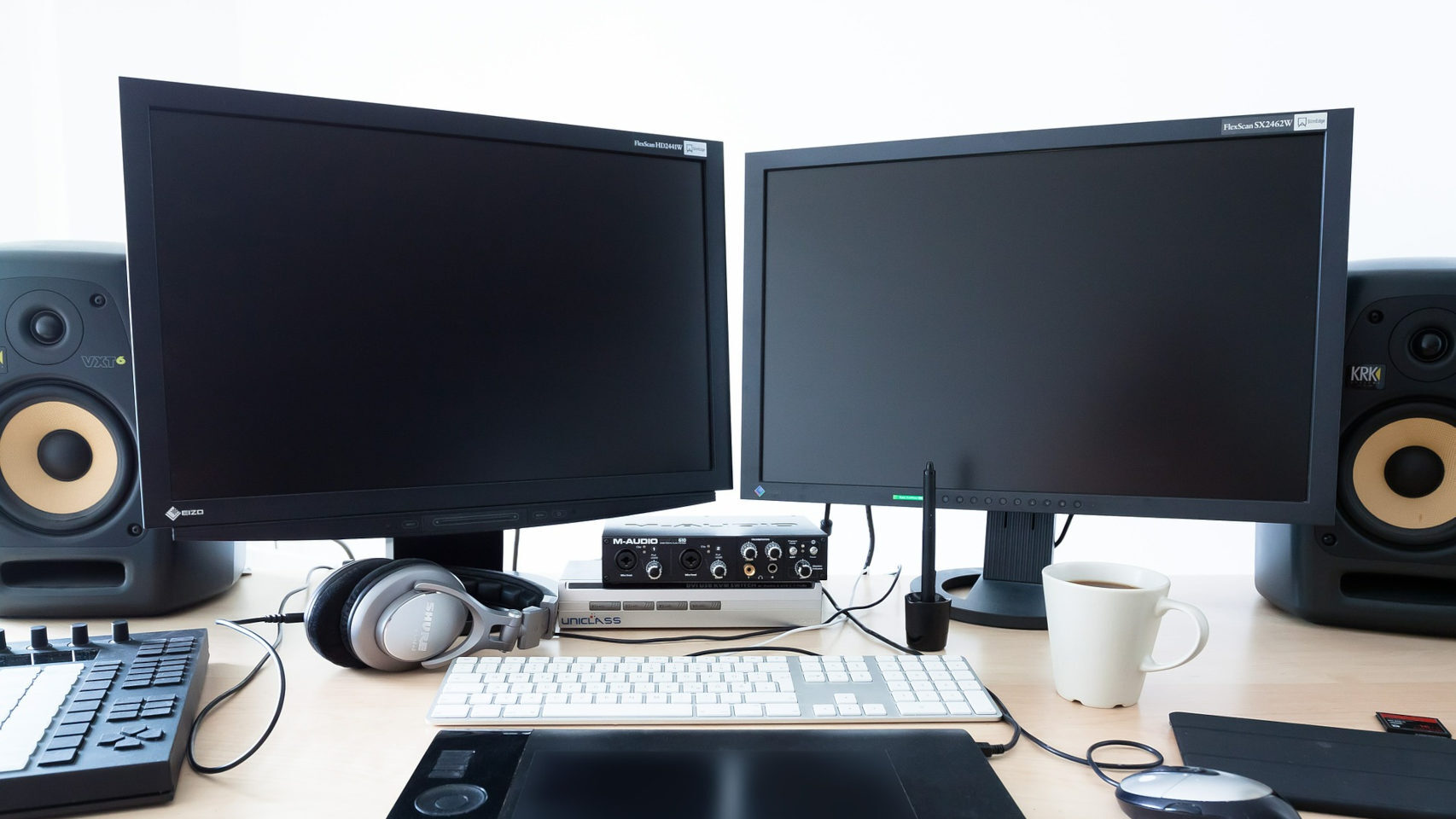 Muchos creadores y trabajadores prefieren usar dos pantallas en el ordenador