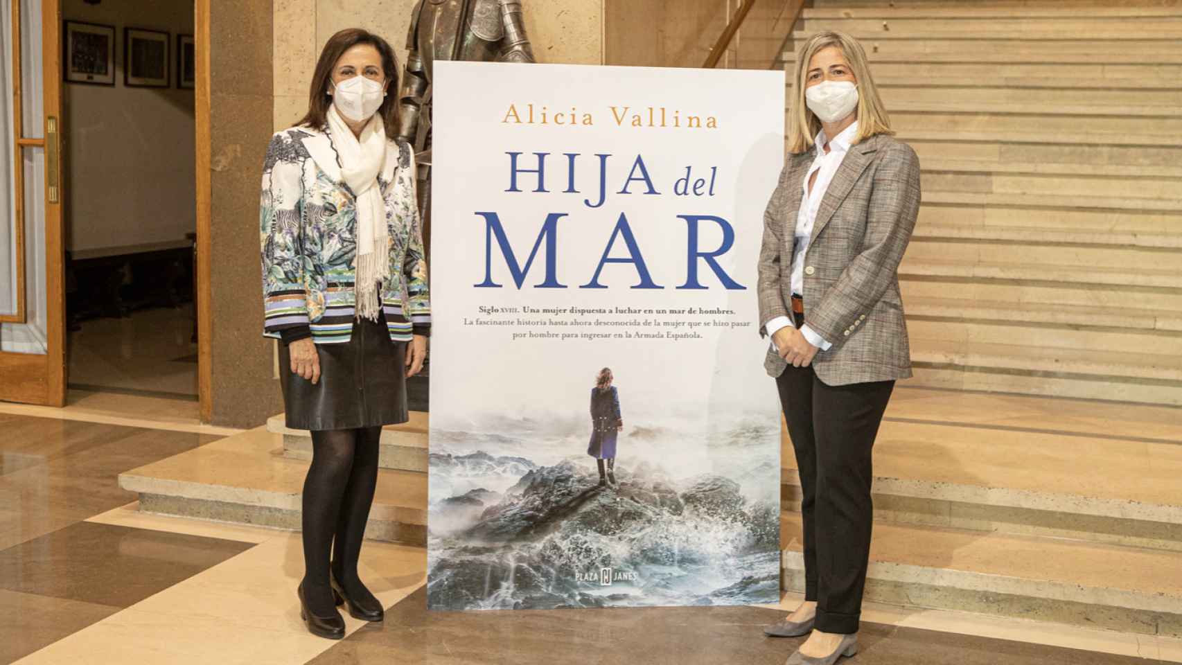 Robles preside el acto de presentación de la novela 'Hija del Mar', de Alicia Vallino.