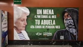 El polémico cartel de Vox en la Puerta del Sol sobre los menores no acompañados.