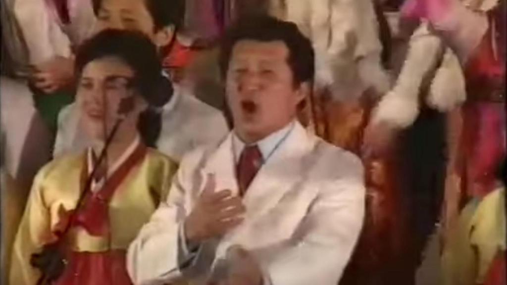 Vídeo: Un grupo de artistas de Corea del Norte también se atrevió con el himno gallego