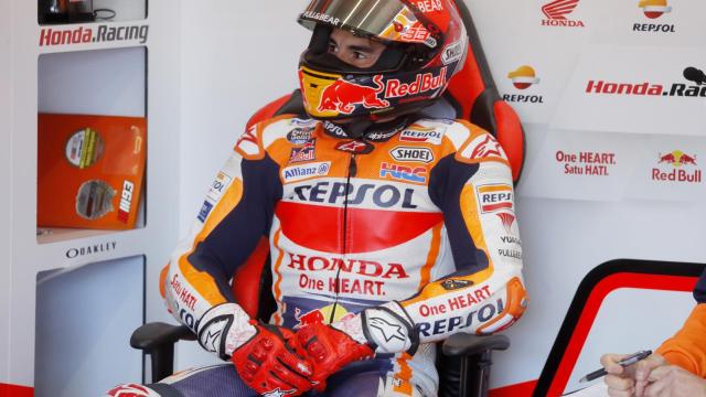 Marc Márquez en el box de Honda