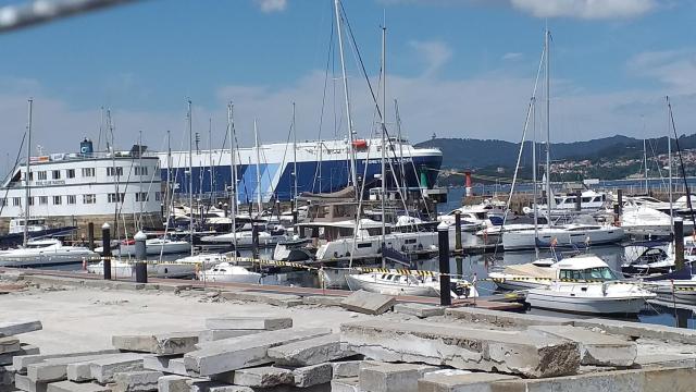 Barco ro-ro Prometheus Leader atracado en Vigo y en cuarentena.