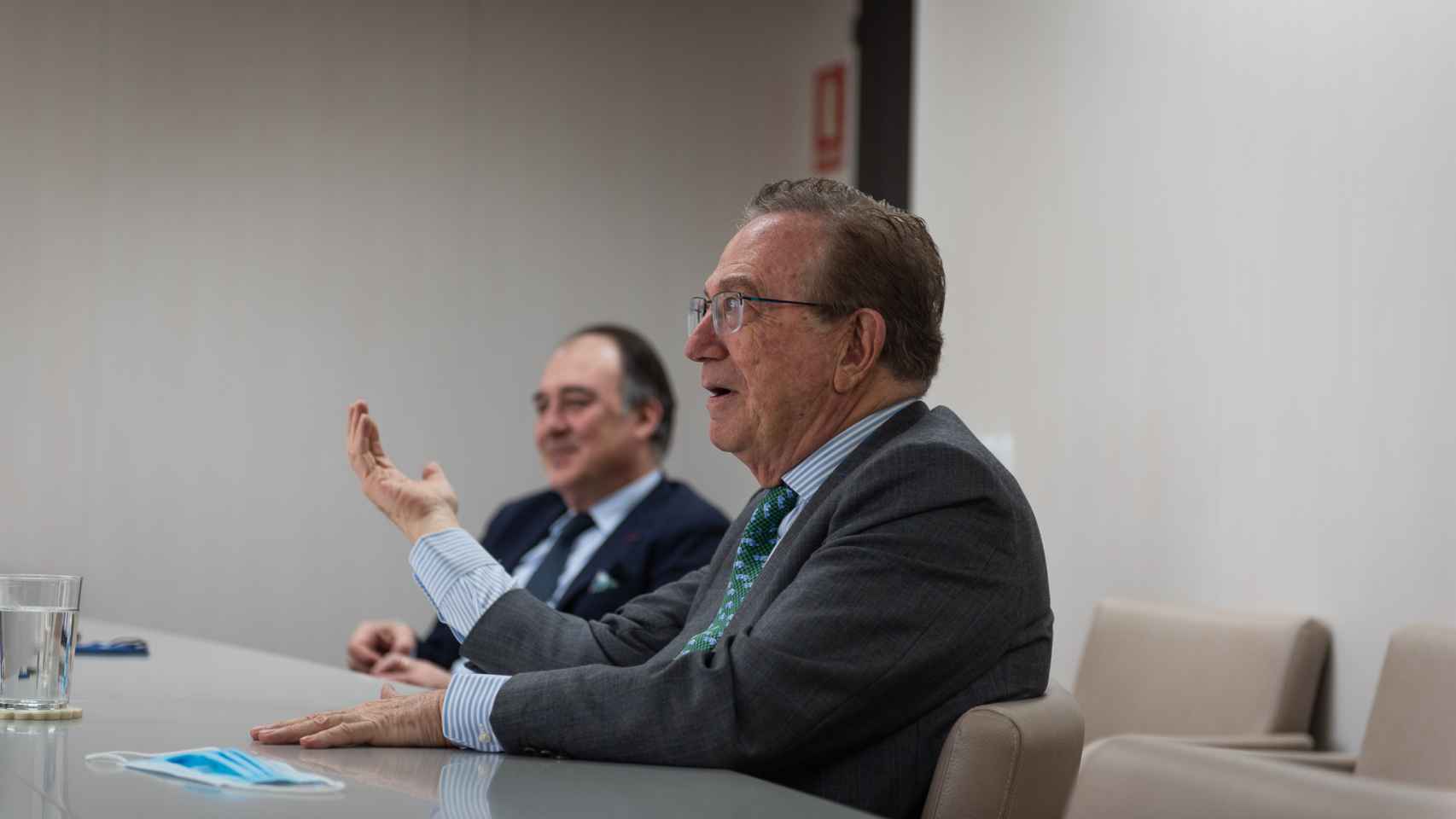 José María Fernández Sousa Faro, presidente de PharmaMar, y Luis Mora, director general.  (Beatriz Donlo)