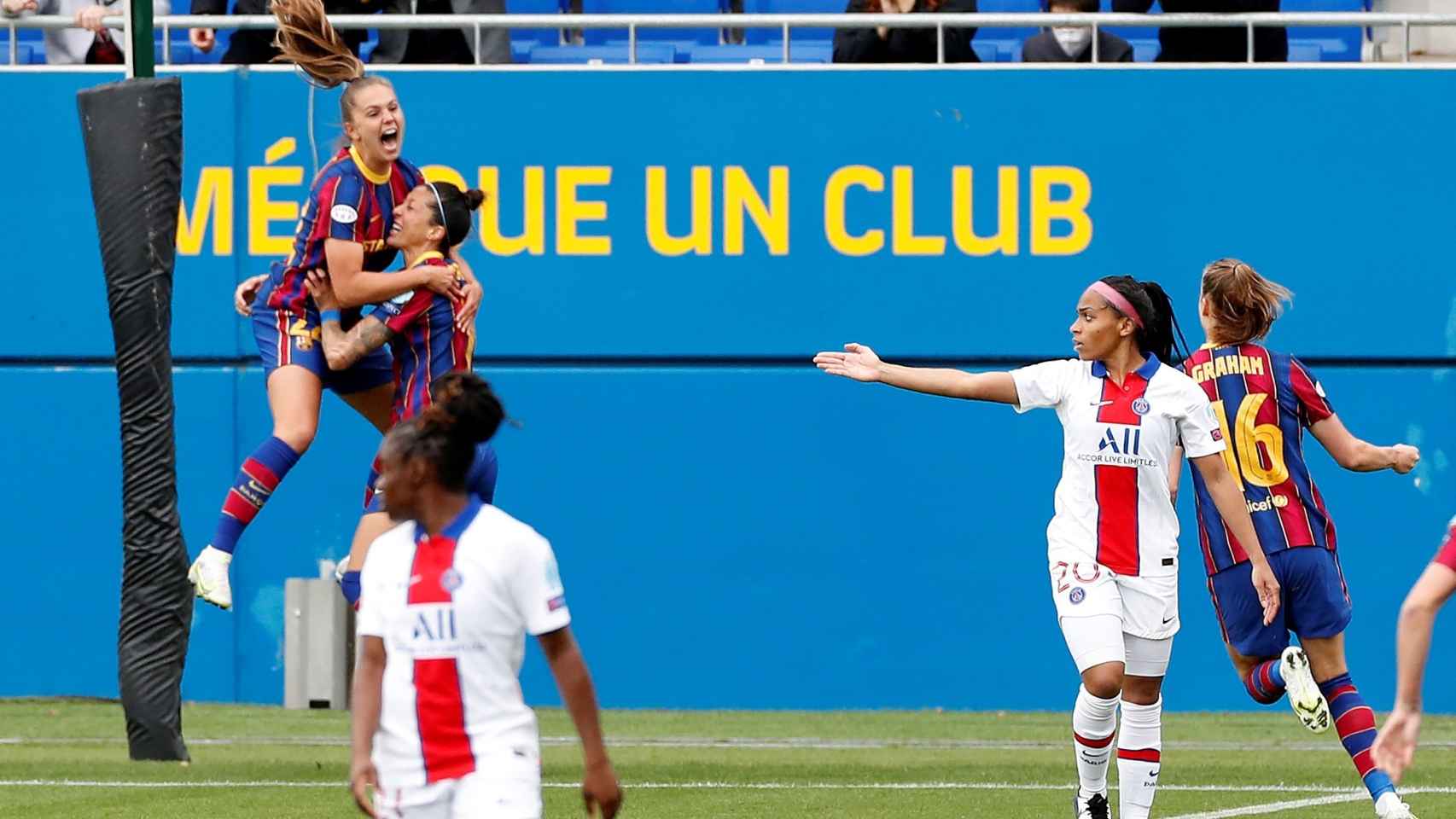 Lieke Martens celebra uno de sus goles ante el PSG en la Women's Champions League