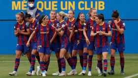 Las jugadoras del FC Barcelona Femenino celebran un gol ante el PSG