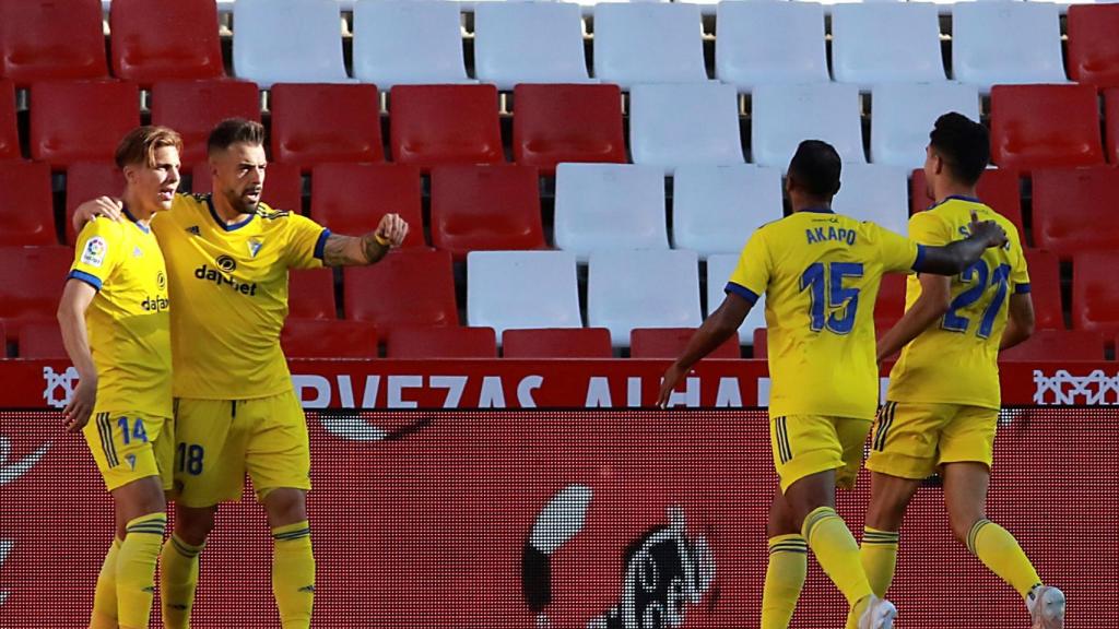 Los jugadores del Cádiz celebran la victoria contra el Granada