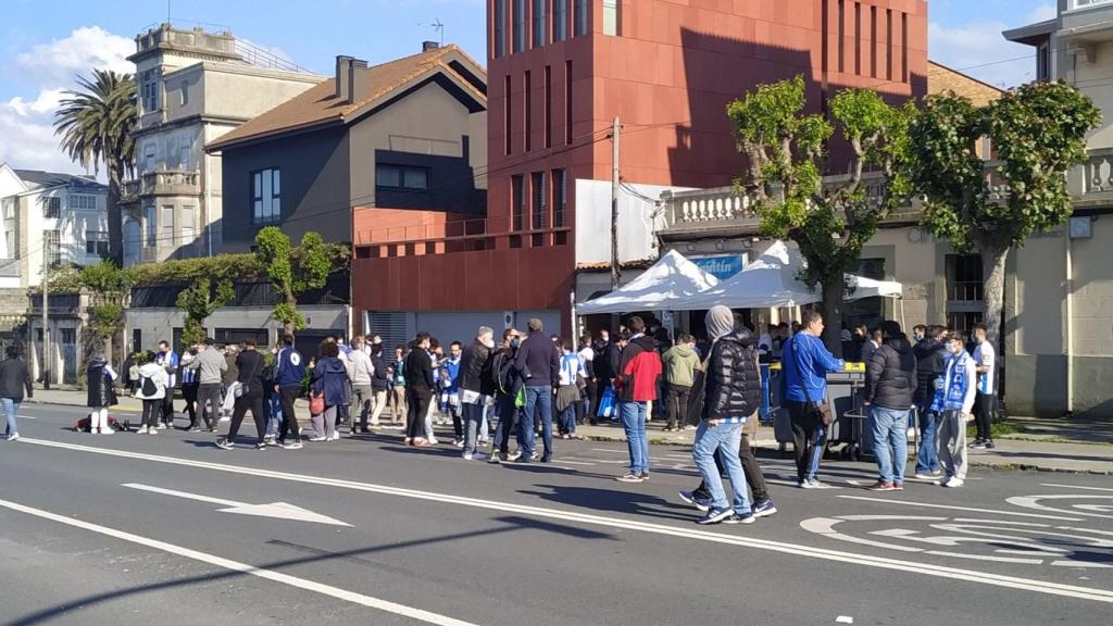 Ambiente de fútbol en Riazor para despedir la temporada del Deportivo