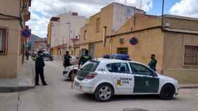 La Guardia Civil desplegada en Jumilla, este sábado, tras la riña en la que murió un joven colombiano.