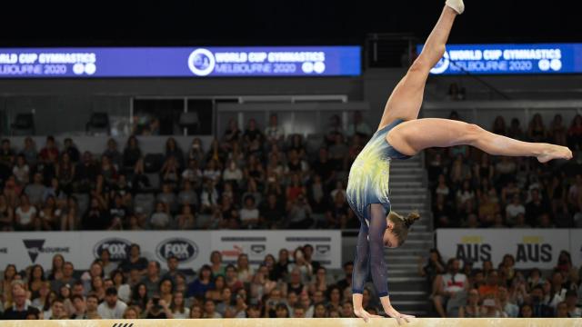 Una gimnasta australiana durante la Copa del Mundo de Gimnasia de Melbourne en 2020