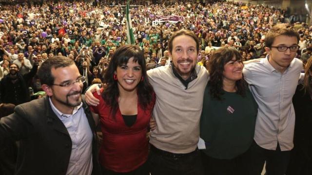 Íñigo Errejón, Pablo Iglesias y Teresa Rodríguez en un acto en Sevilla en 2015.