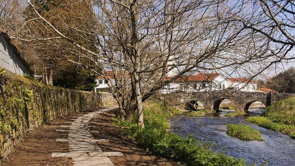 Las Brañas do Sar a su paso por la Ponte de Sar.