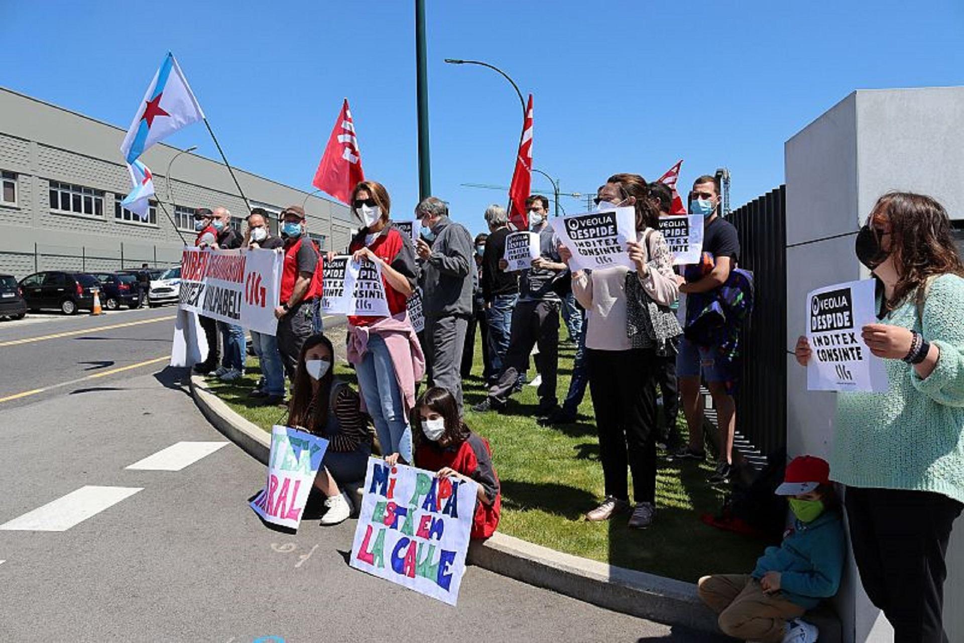 Protesta de los trabajadores de Veolia frente a la sede de Inditex.