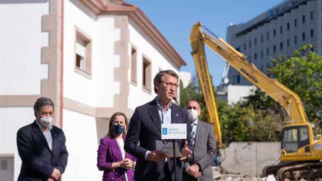 El presidente da Xunta, Alberto Núñez Feijóo, visita junto a otras autoridades las obras de la primera fase de ampliación del Hospital Público Gran Montrcelo