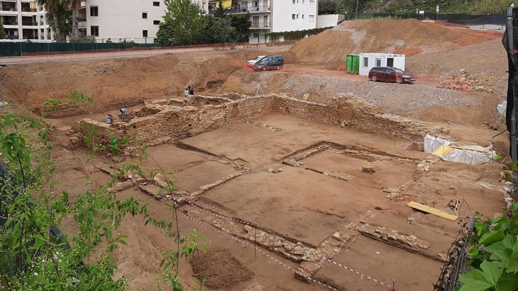 Excavación del yacimiento antes de la construcción del supermercado.